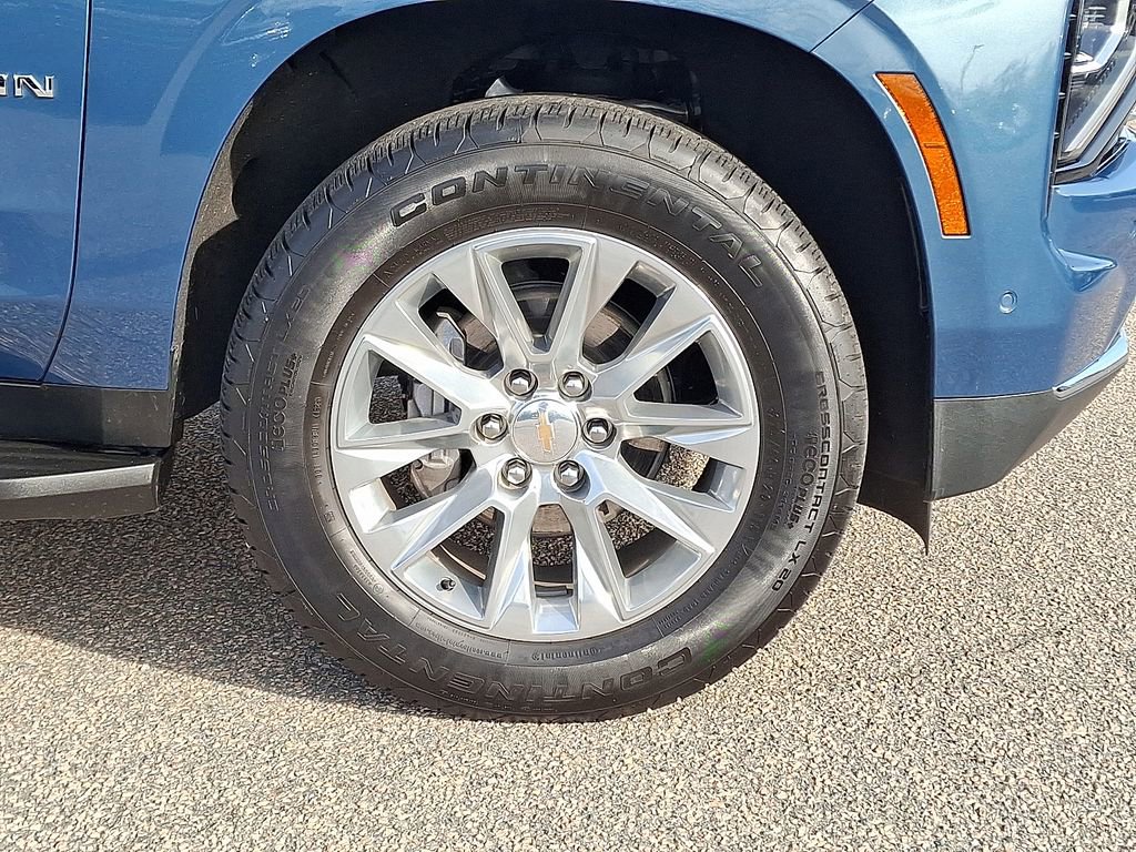 Used 2025 Chevrolet Suburban Premier image 11