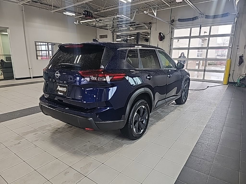 Used 2025 Nissan Rogue SV image 5