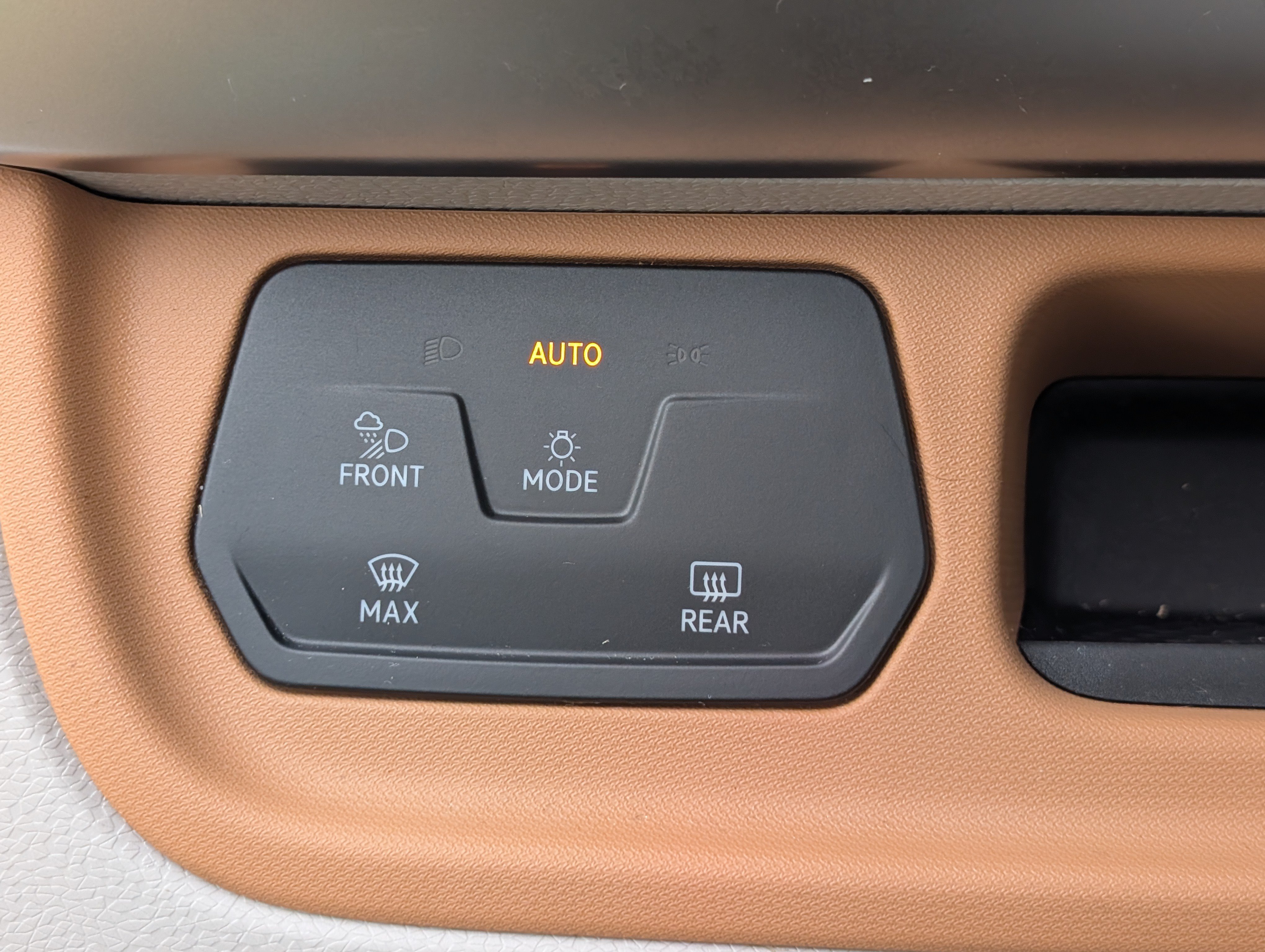 Used 2025 Volkswagen ID. Buzz 1st Edition AWD/4WD image 26