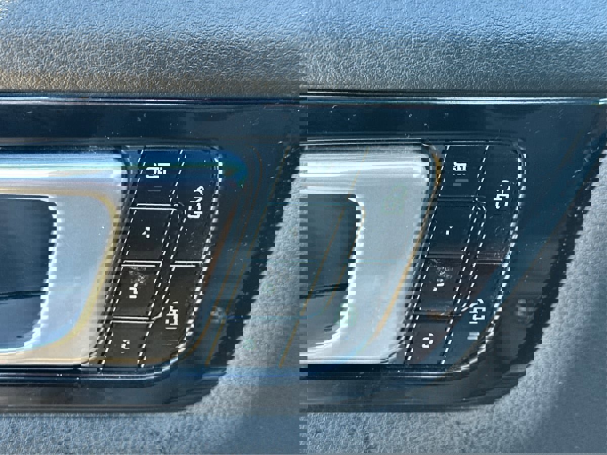 Used 2020 Porsche Cayenne image 34