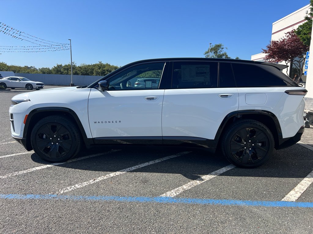 New 2025 Jeep Wagoneer S Launch Edition w/ Trailer Tow Group AWD/4WD image 9