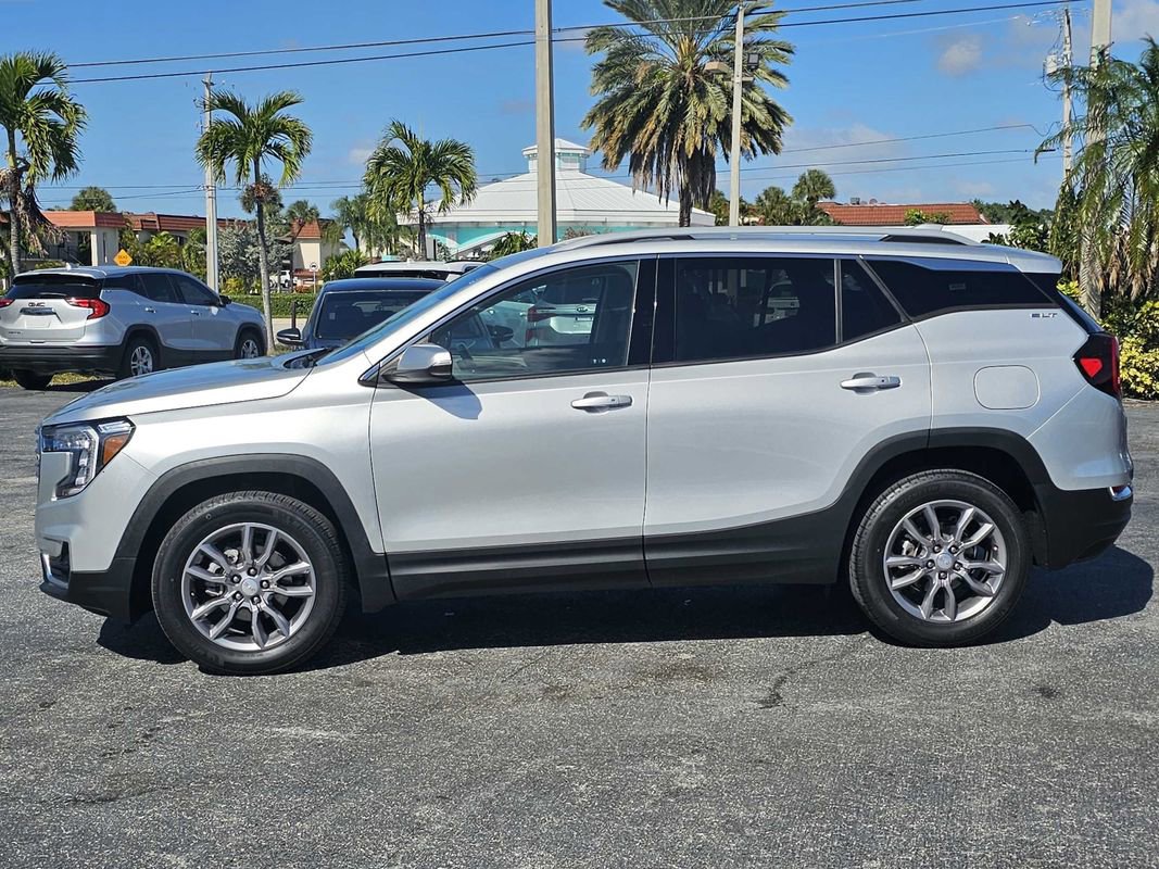 Used 2022 GMC Terrain SLT image 2