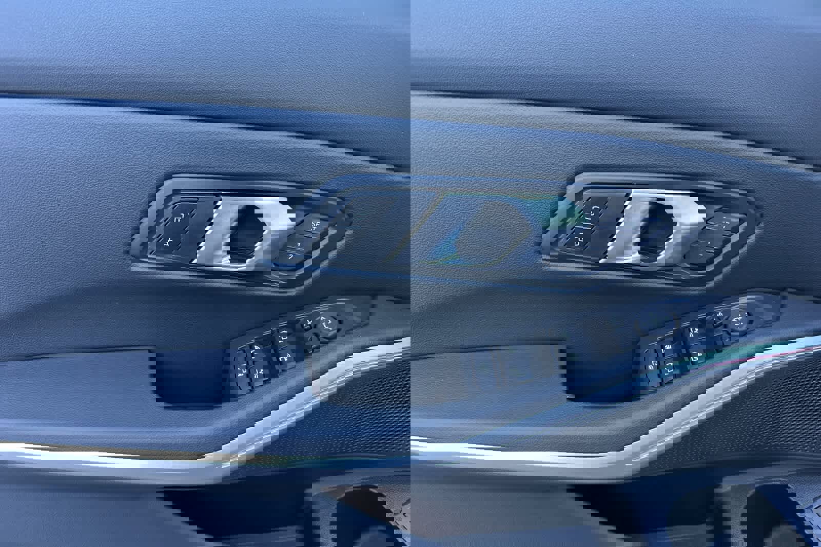 Used 2025 BMW 330i Sedan image 12