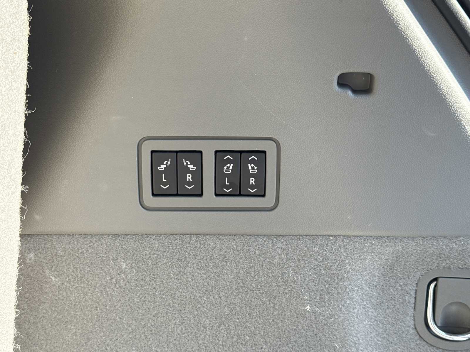 Used 2020 Cadillac XT6 Premium Luxury FWD image 25