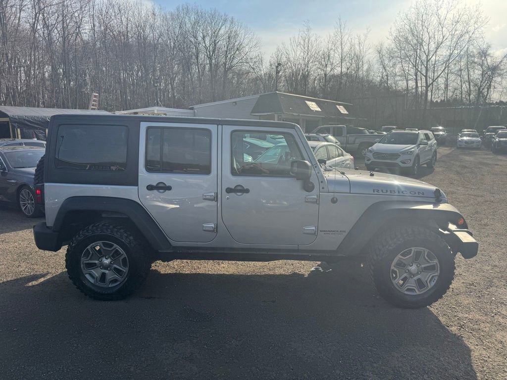 Used 2017 Jeep Wrangler Unlimited Rubicon w/ Connectivity Group AWD/4WD image 4