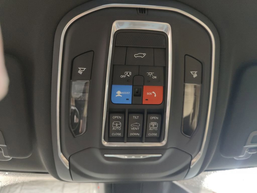 New 2025 Jeep Grand Cherokee Limited w/ Luxury Tech Group II image 24