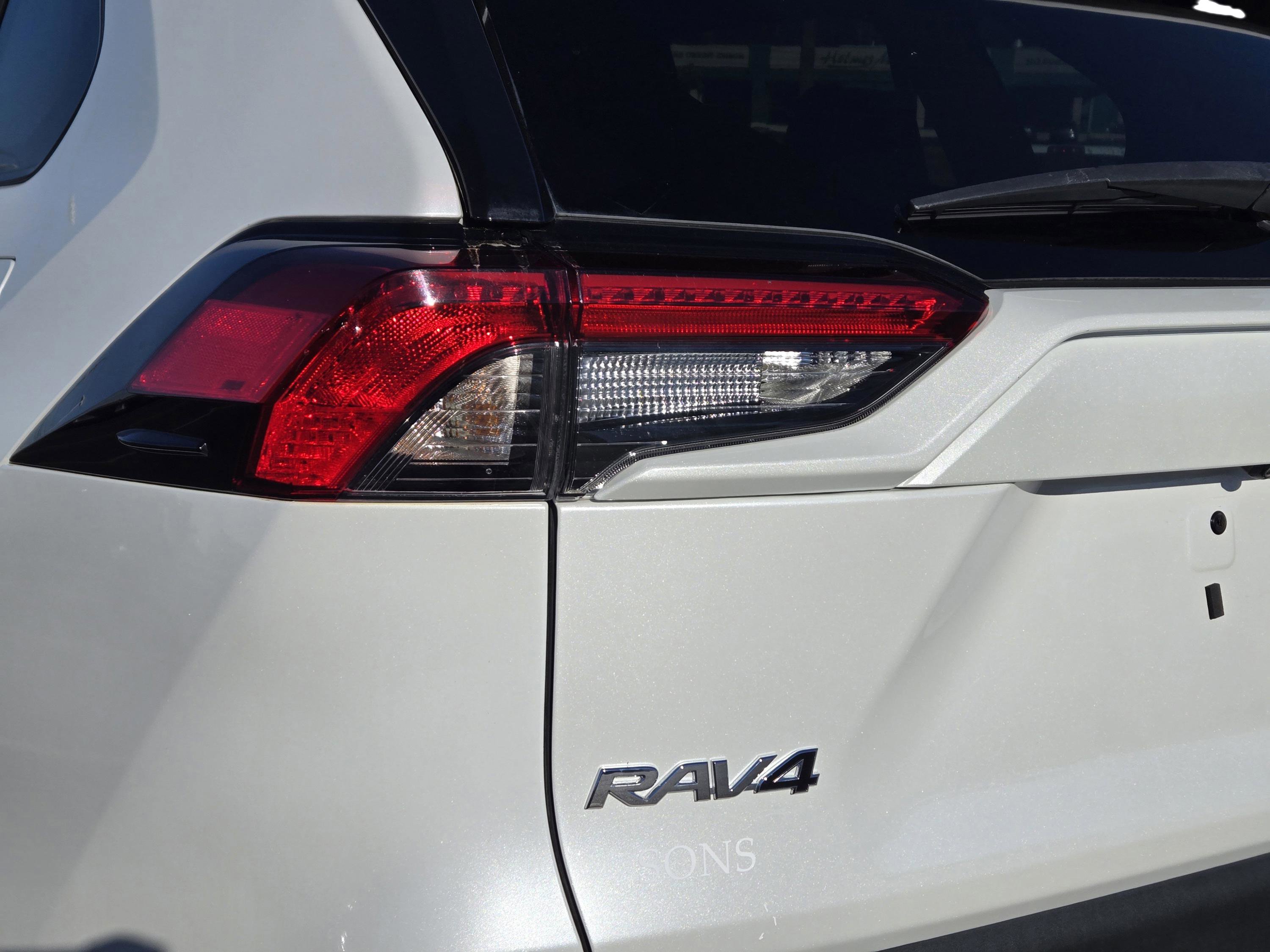 Used 2023 Toyota RAV4 XLE Premium image 9