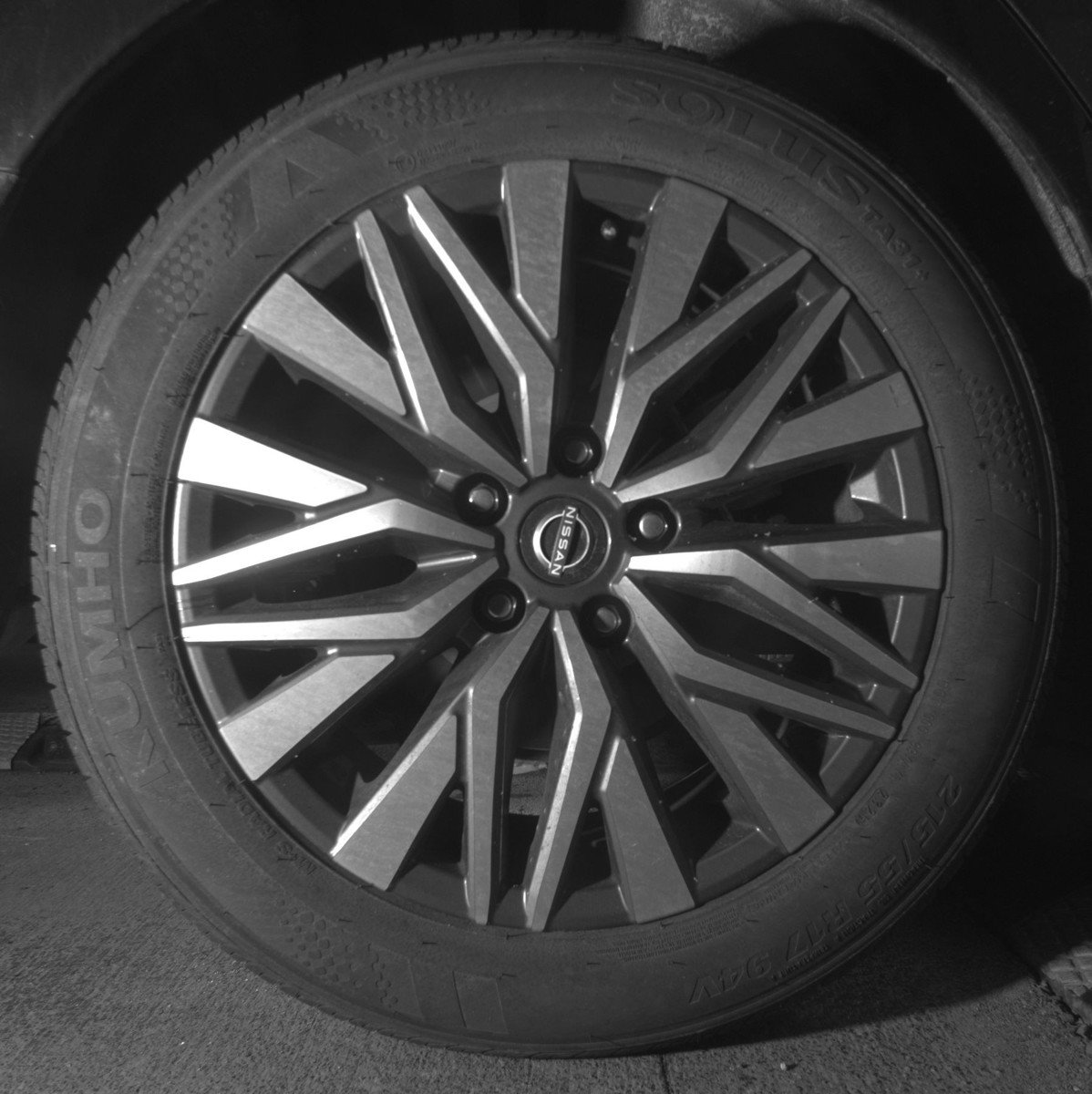 Used 2025 Nissan Altima 2.5 SV FWD image 15