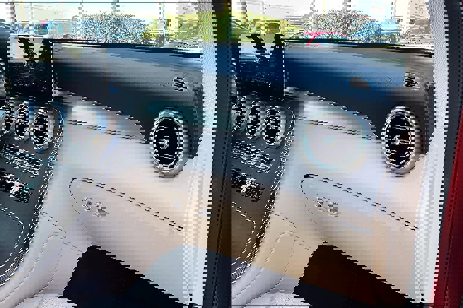 Used 2022 Mercedes-Benz GLC 300 image 18