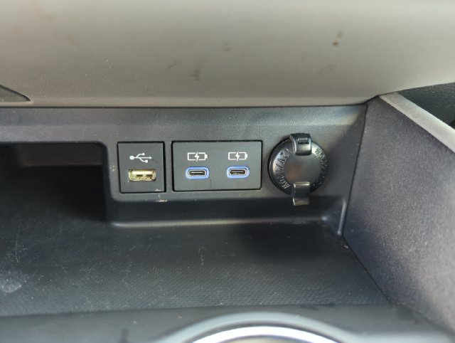 Used 2022 Toyota Highlander XLE FWD image 39