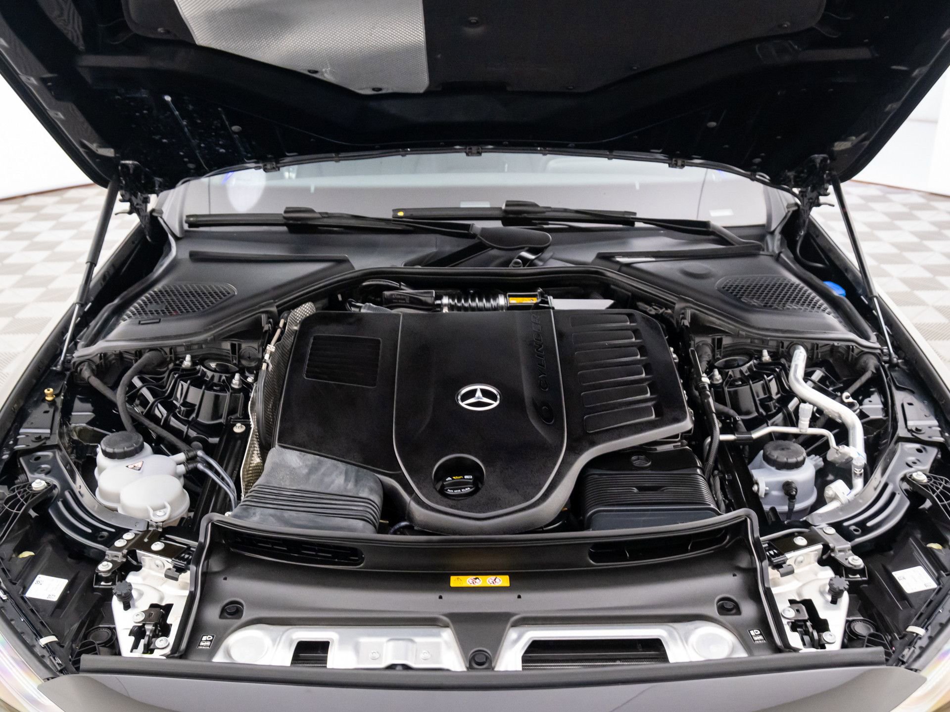 Used 2025 Mercedes-Benz E 450 4MATIC Sedan image 34