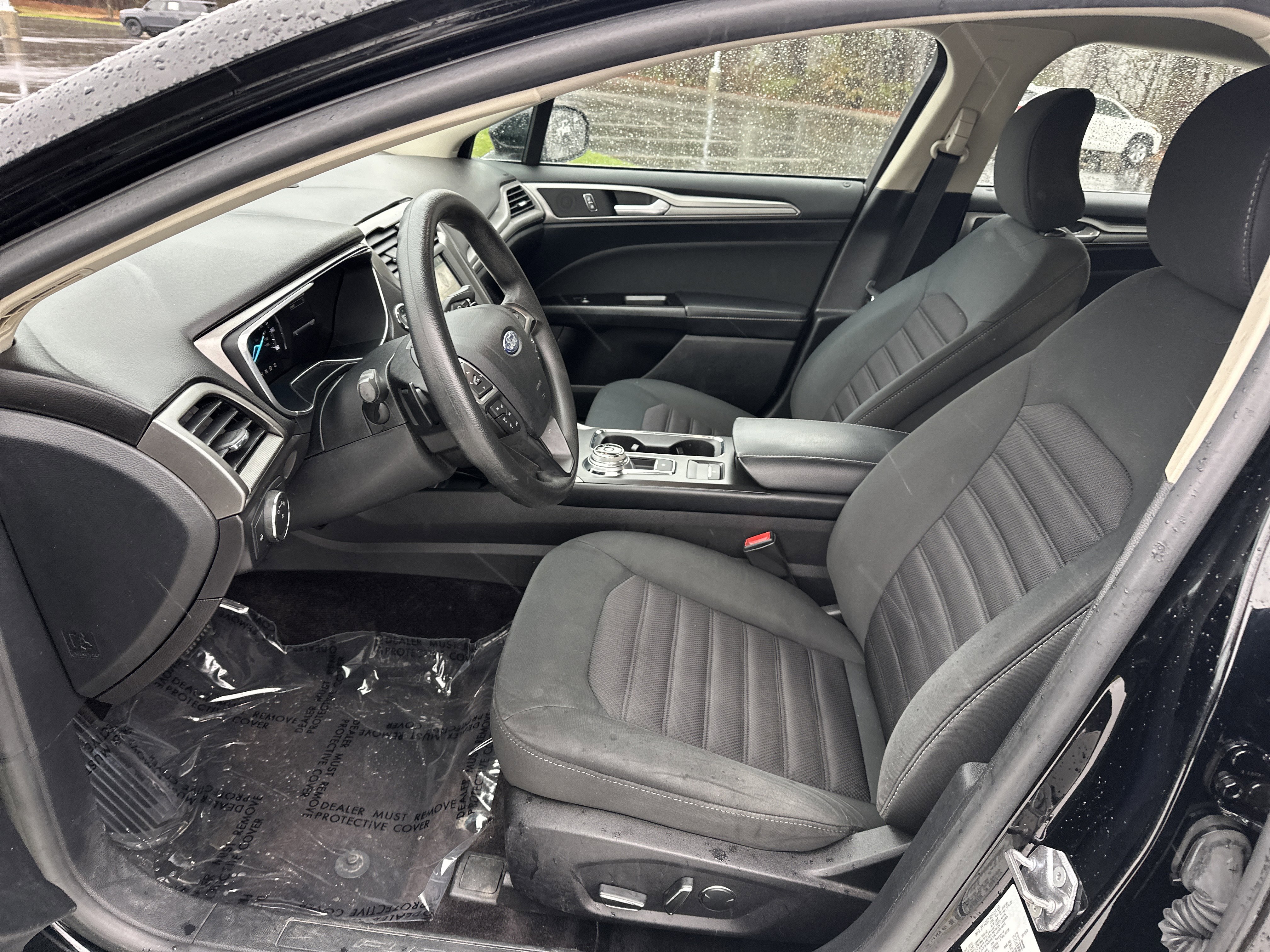 Used 2017 Ford Fusion SE w/ Fusion SE Technology Package image 16