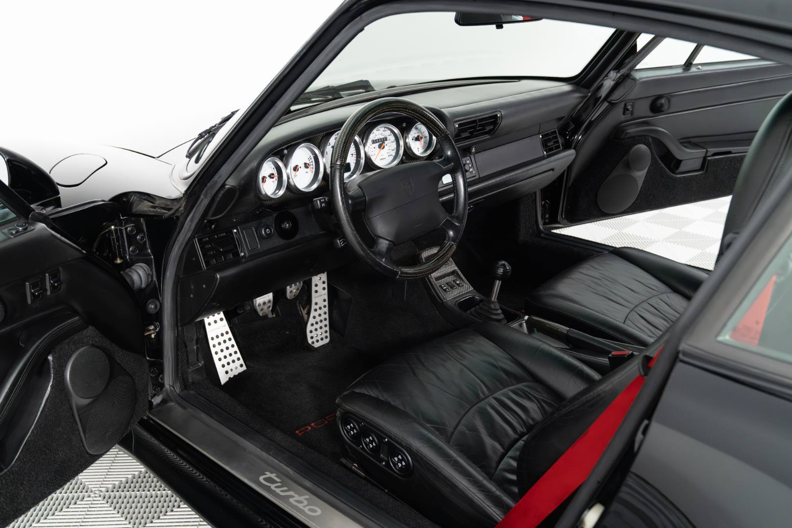 Used 1996 Porsche 911 Turbo RWD image 3