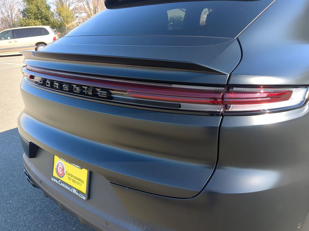 Used 2024 Porsche Cayenne Coupe image 23
