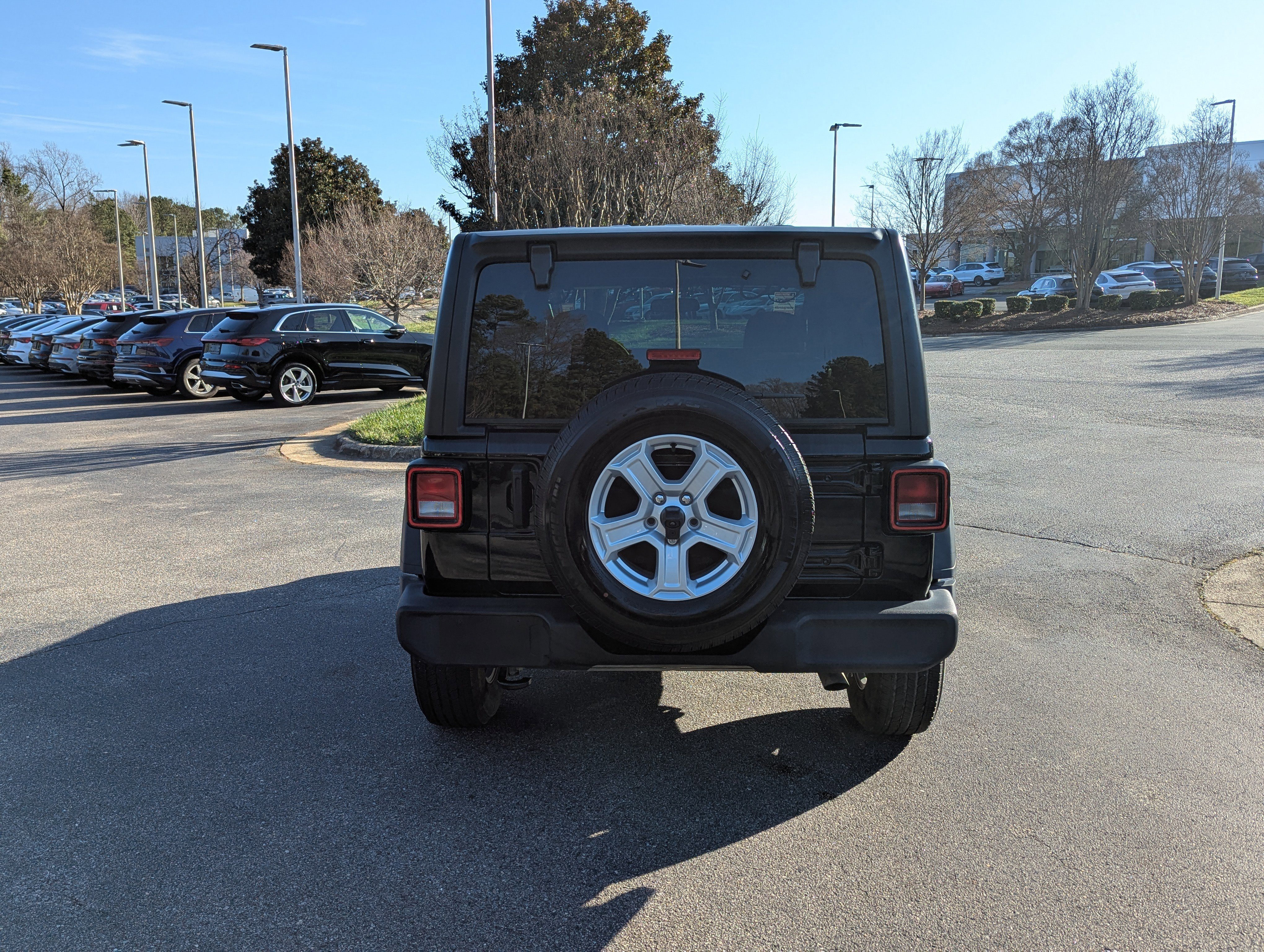 Used 2023 Jeep Wrangler Sport S image 6