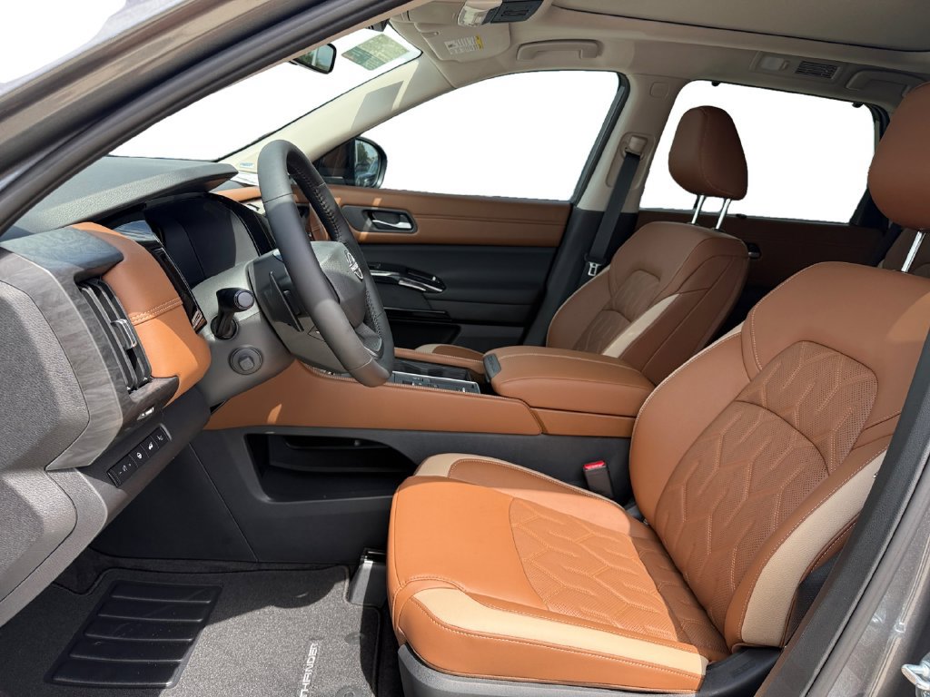 New 2026 Nissan Pathfinder Platinum w/ Cargo Package FWD image 10