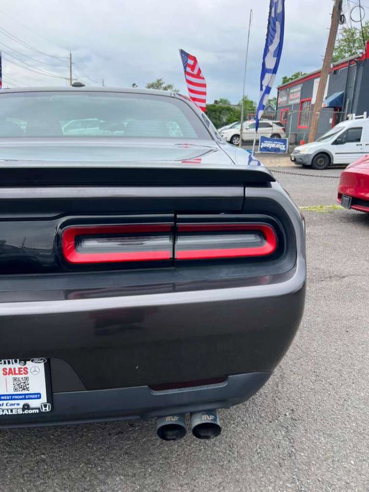 Used 2017 Dodge Challenger R/T RWD image 10