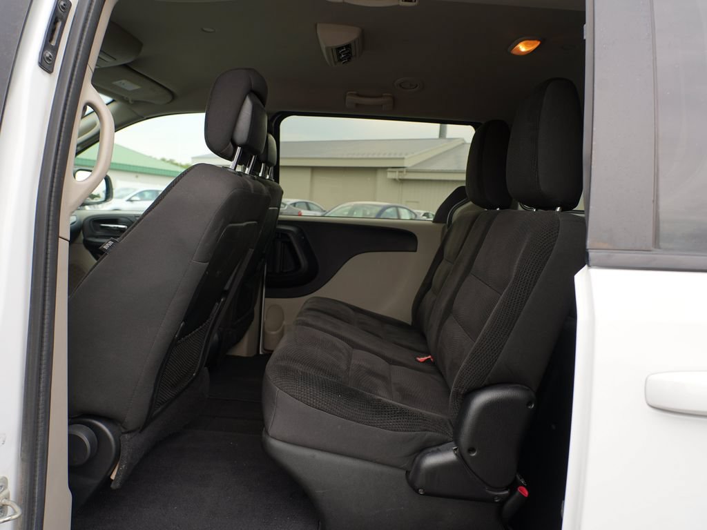 Used 2018 Dodge Grand Caravan SE w/ UConnect Hands-Free Group FWD image 16
