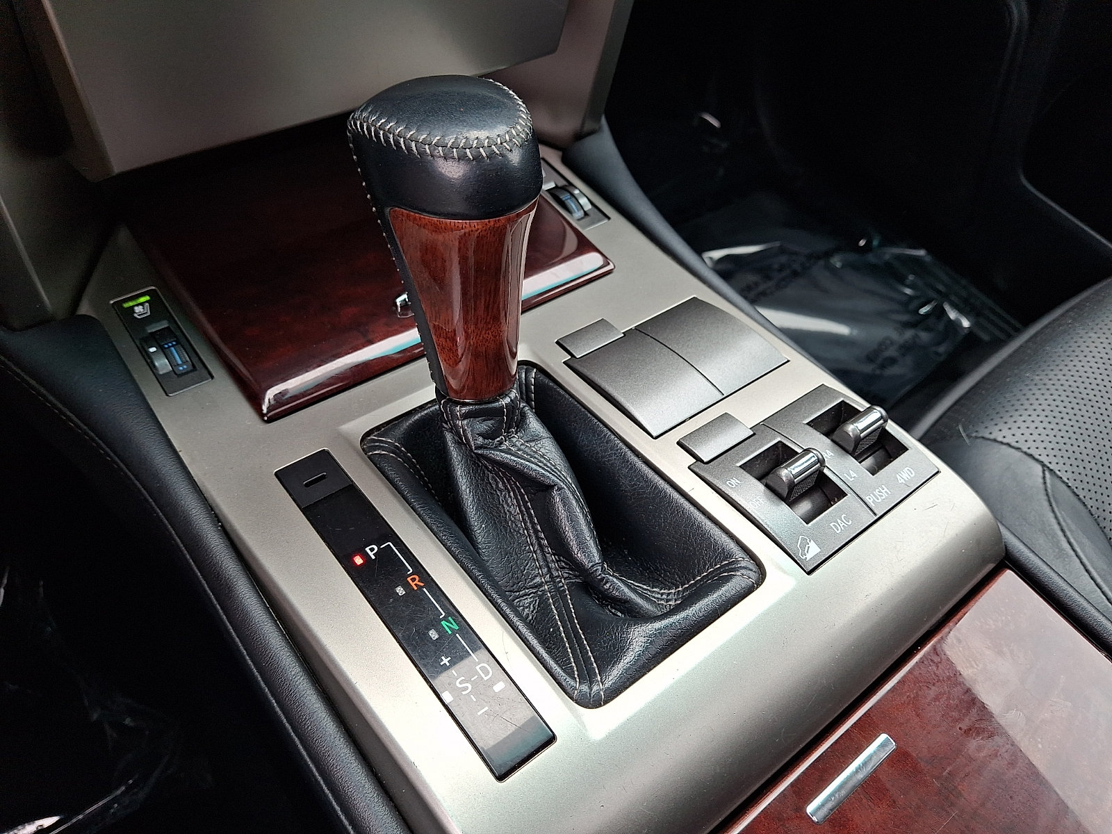 Used 2011 Lexus GX 460 w/ Comfort Plus Pkg AWD/4WD image 17