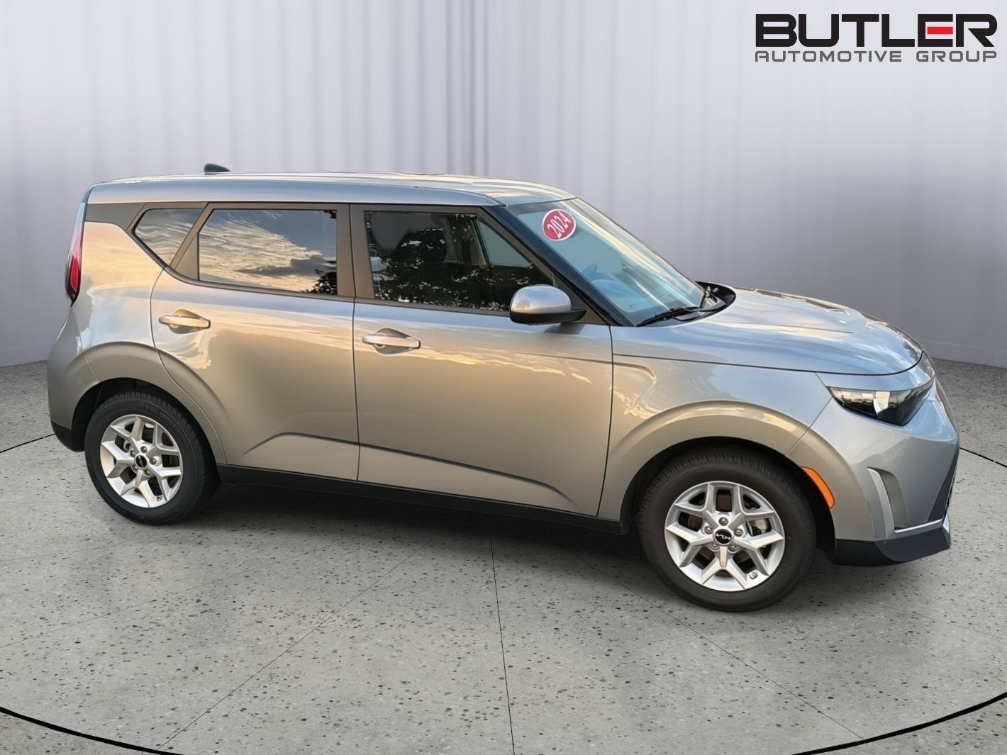 Used 2024 Kia Soul LX w/ Option Group 015 FWD image 7
