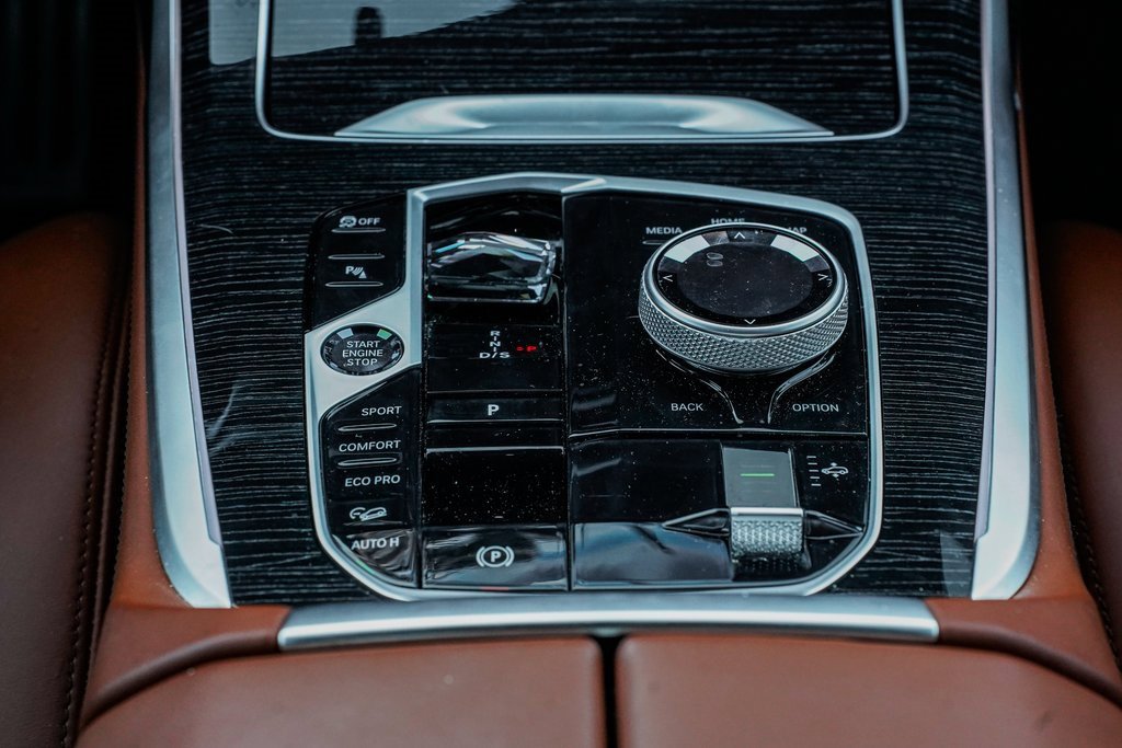 Used 2025 BMW X7 M60i image 17
