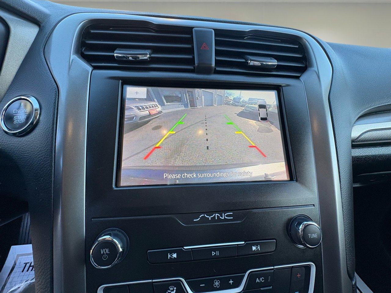 Used 2020 Ford Fusion SE image 19