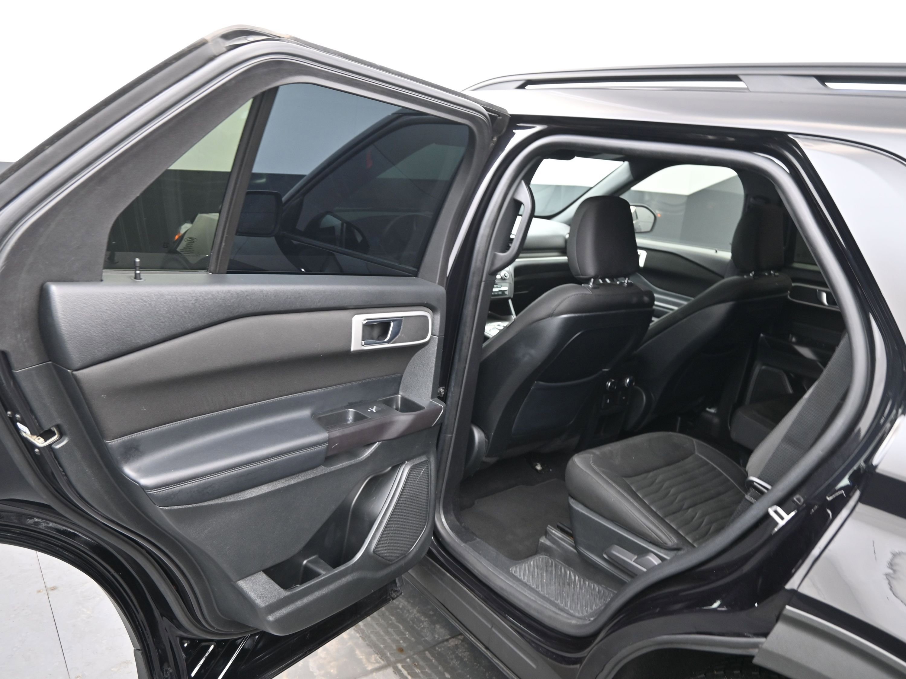 Used 2020 Ford Explorer XLT w/ Class III Trailer Tow Package image 17