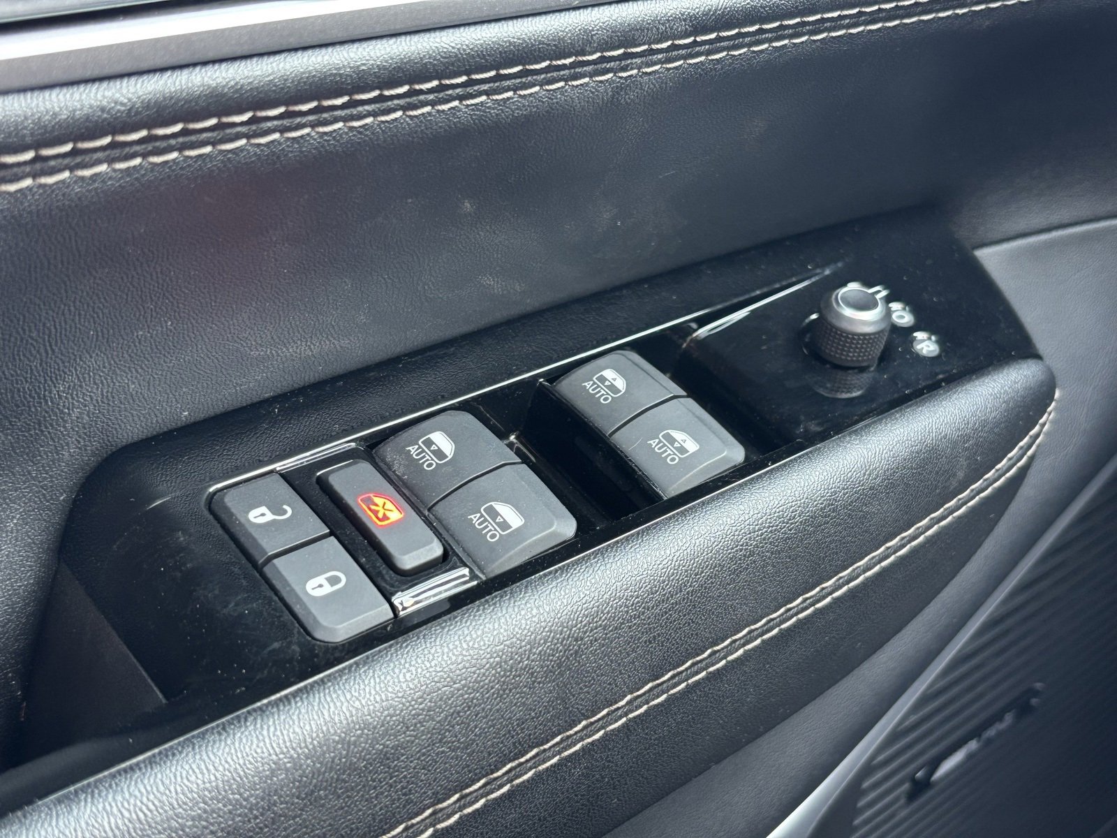 Used 2024 Jeep Wagoneer L Series II w/ Flexible Seating Group image 7