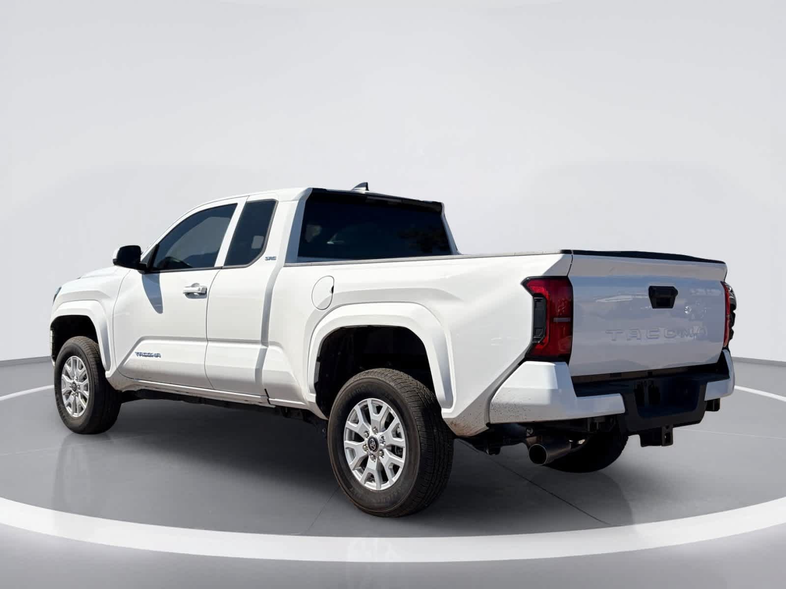 Used 2026 Toyota Tacoma SR5 RWD image 4