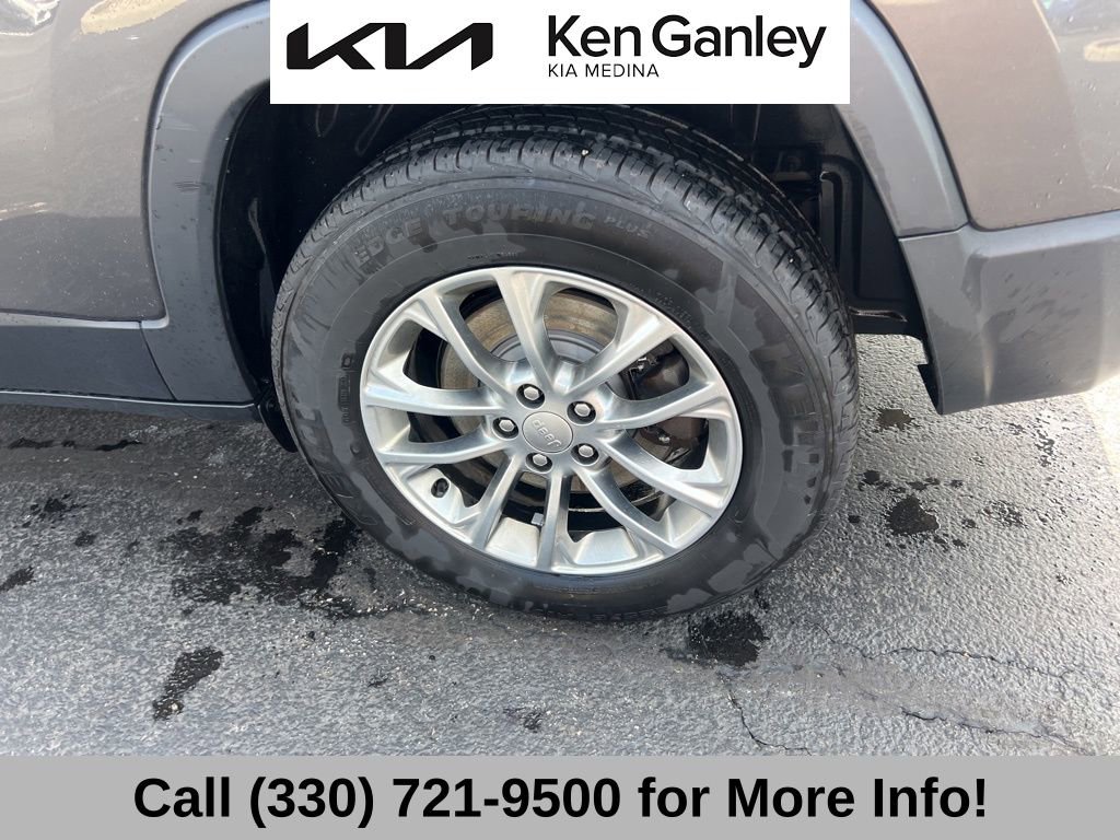 Used 2019 Jeep Cherokee Latitude Plus w/ Cold Weather Group image 23