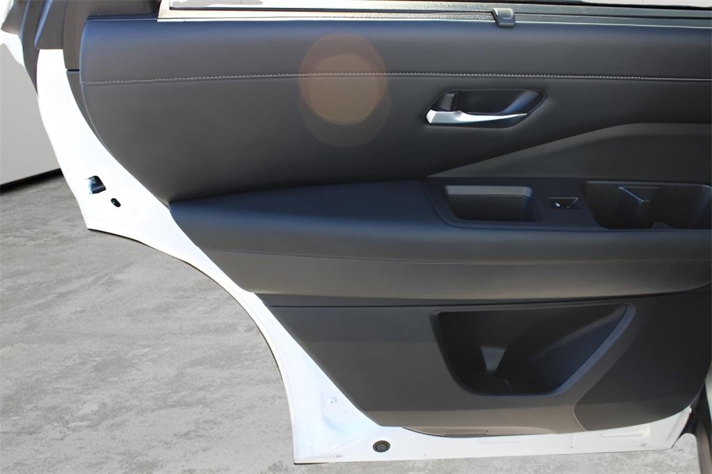 Used 2022 Nissan Pathfinder SL w/ SL Black Package image 22