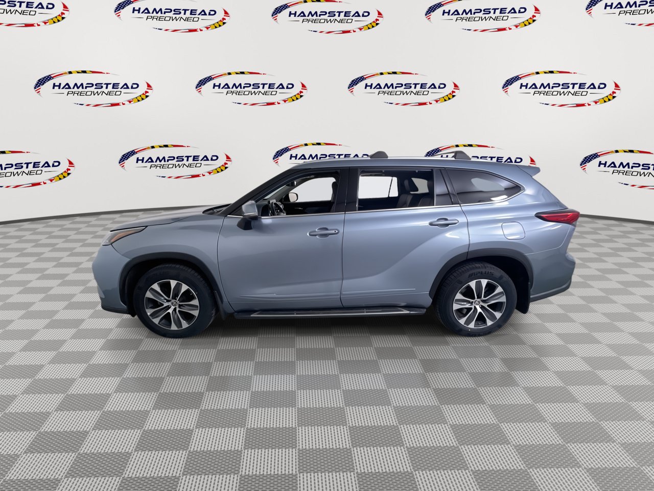 Used 2022 Toyota Highlander XLE AWD/4WD image 5