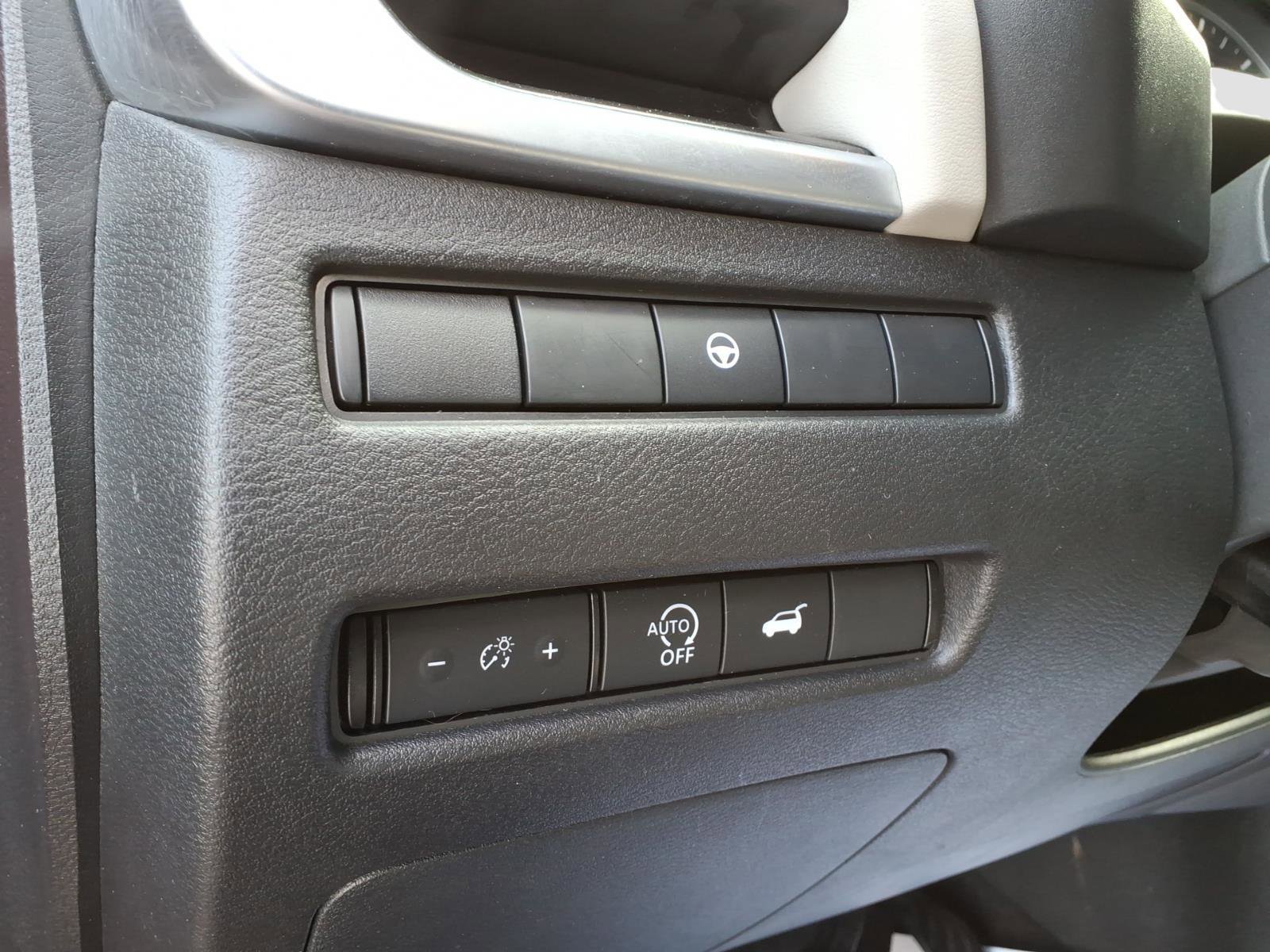 Certified 2025 Nissan Rogue SV image 18