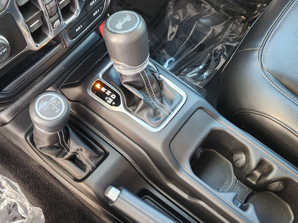 Used 2023 Jeep Wrangler Unlimited Sahara w/ Cold Weather Group image 11