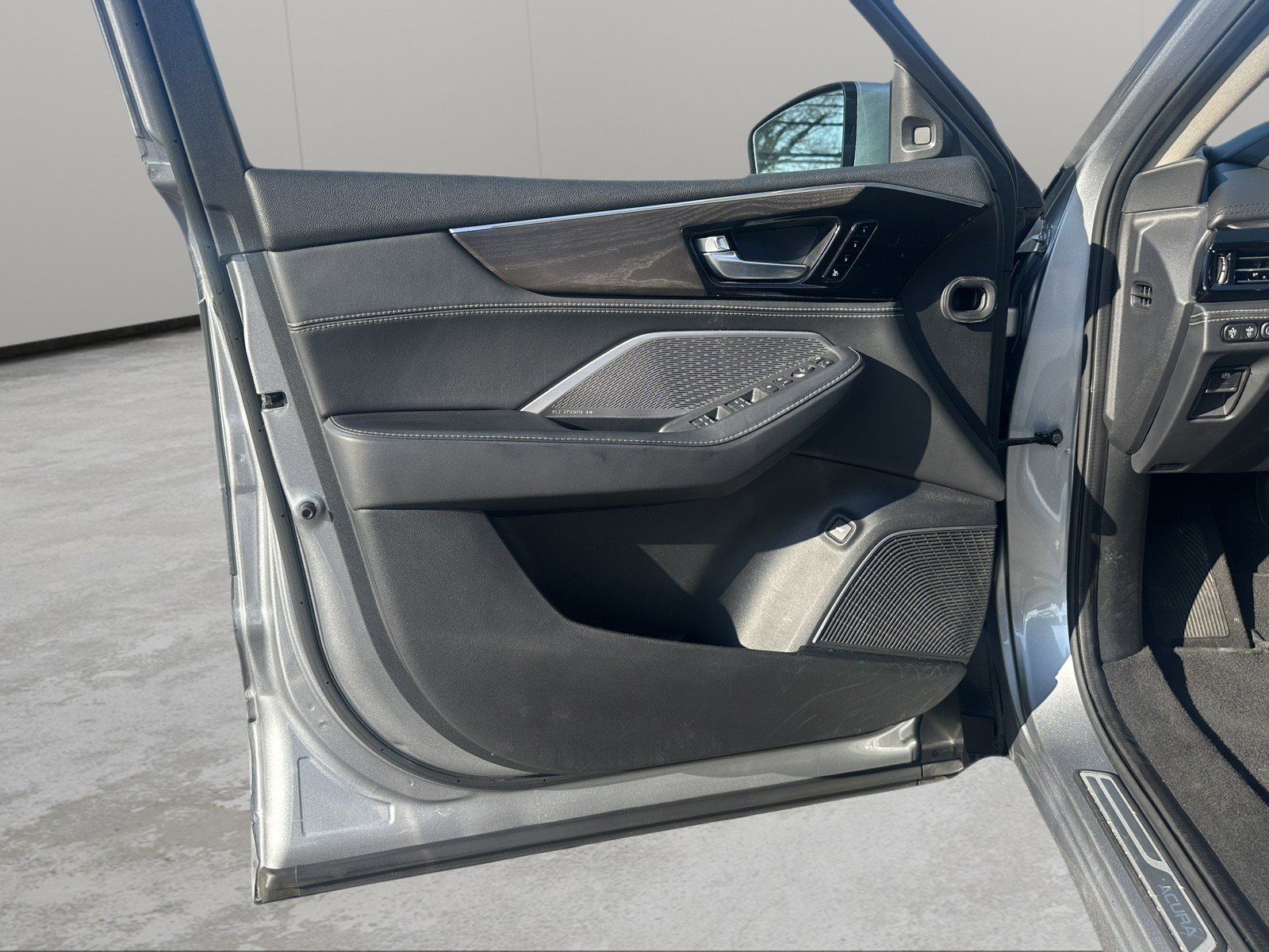 Used 2023 Acura MDX SH-AWD w/ Advance Package image 30