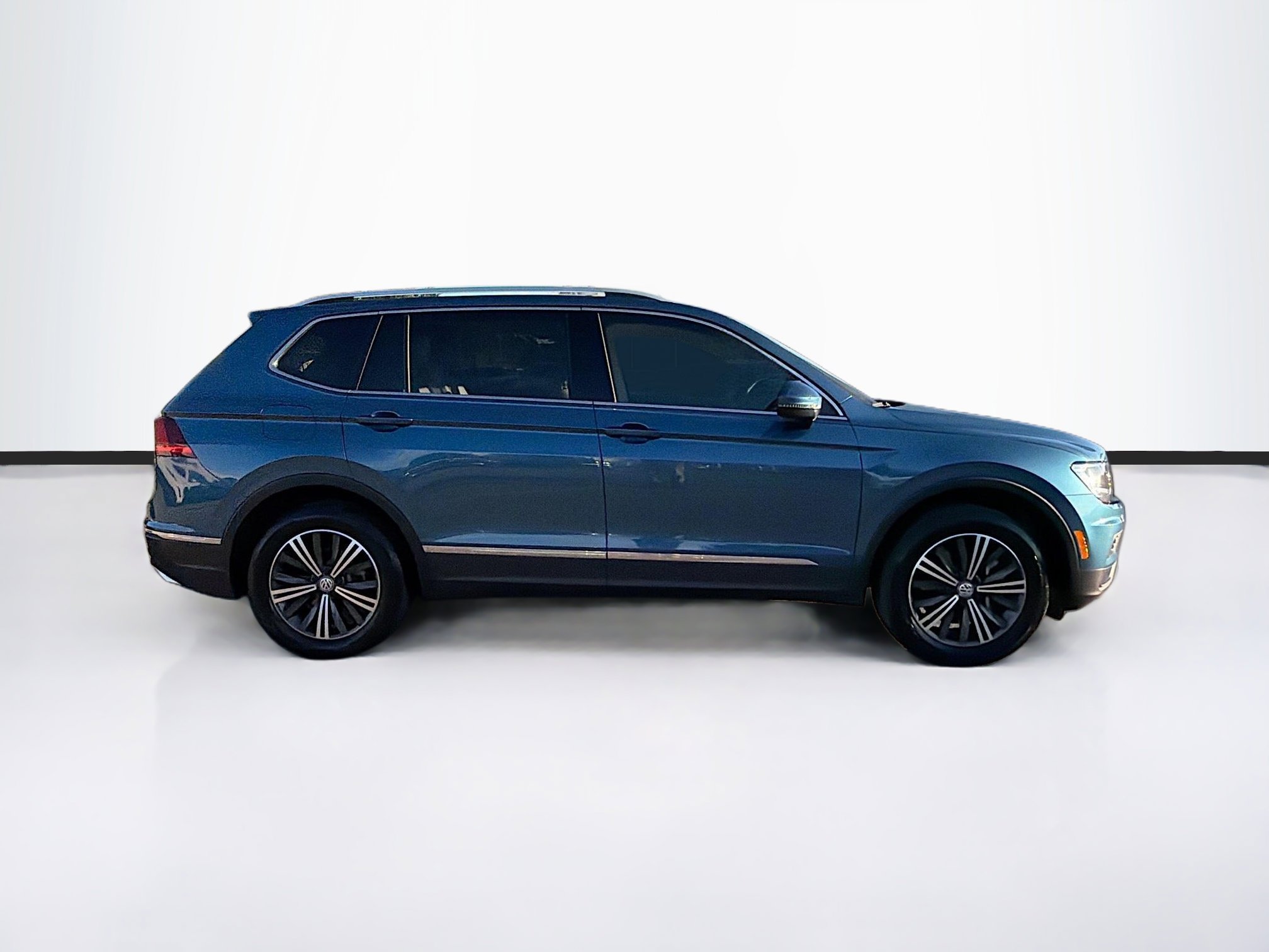 Used 2019 Volkswagen Tiguan SE image 2