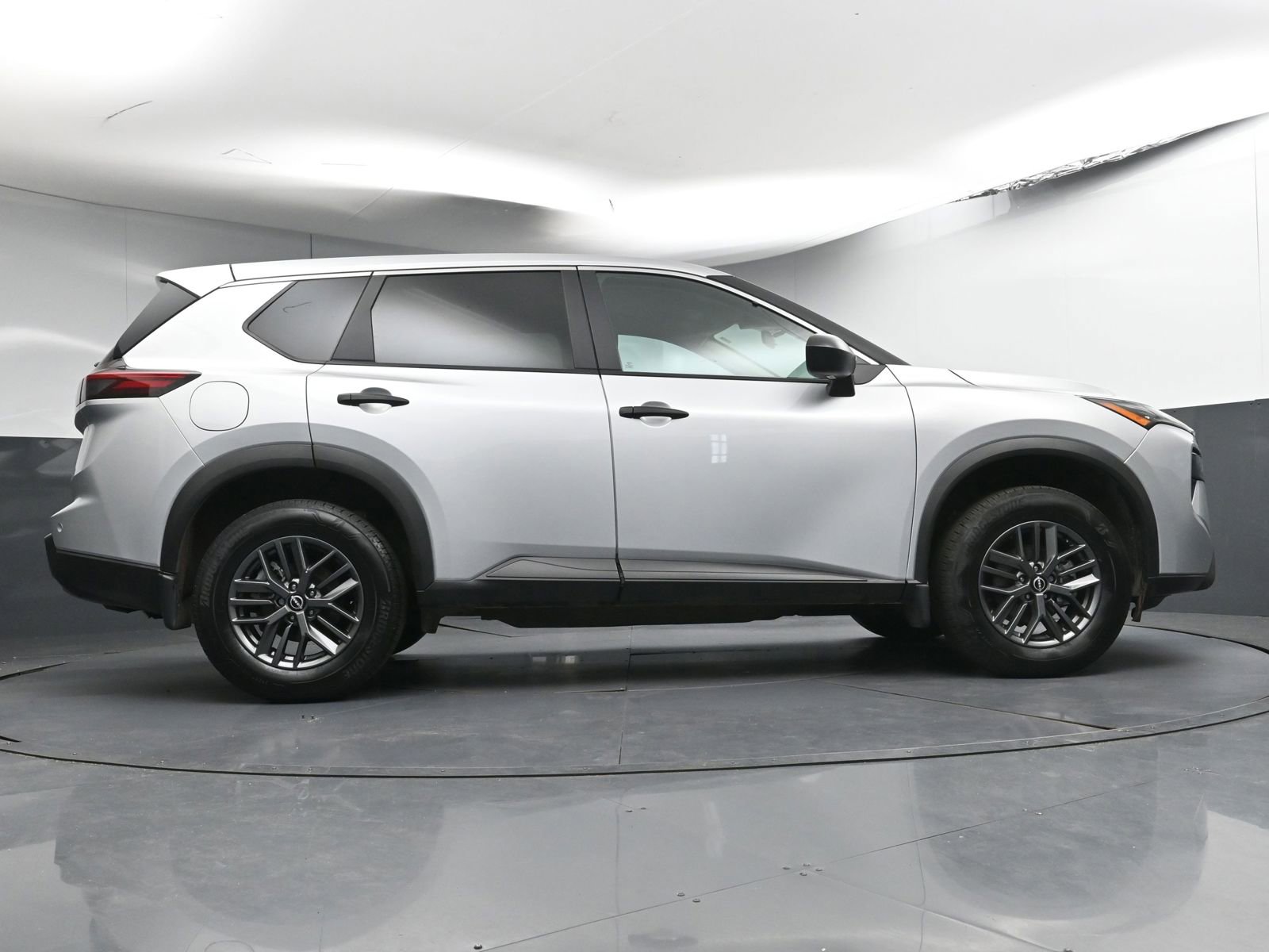 Used 2025 Nissan Rogue S image 22