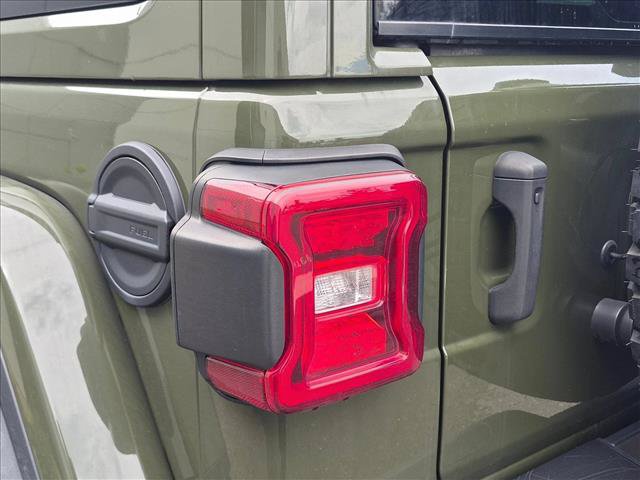 Used 2023 Jeep Wrangler Unlimited Rubicon 392 w/ Xtreme Recon 35" Tire Package AWD/4WD image 10