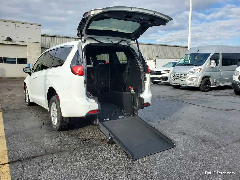 New 2026 Chrysler Voyager LX image 13