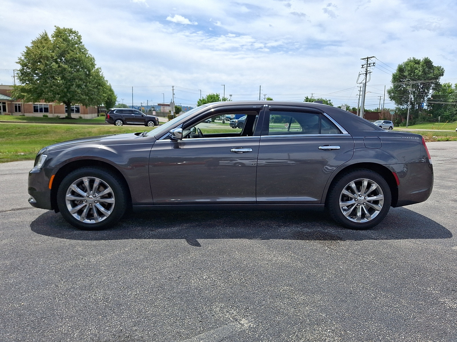Used 2018 Chrysler 300 Limited w/ Safetytec Plus Group AWD/4WD image 7