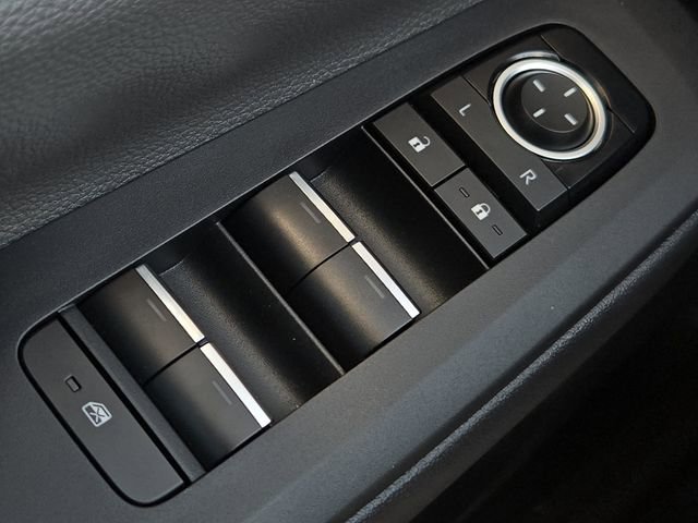 Used 2025 Toyota Prius XLE image 28