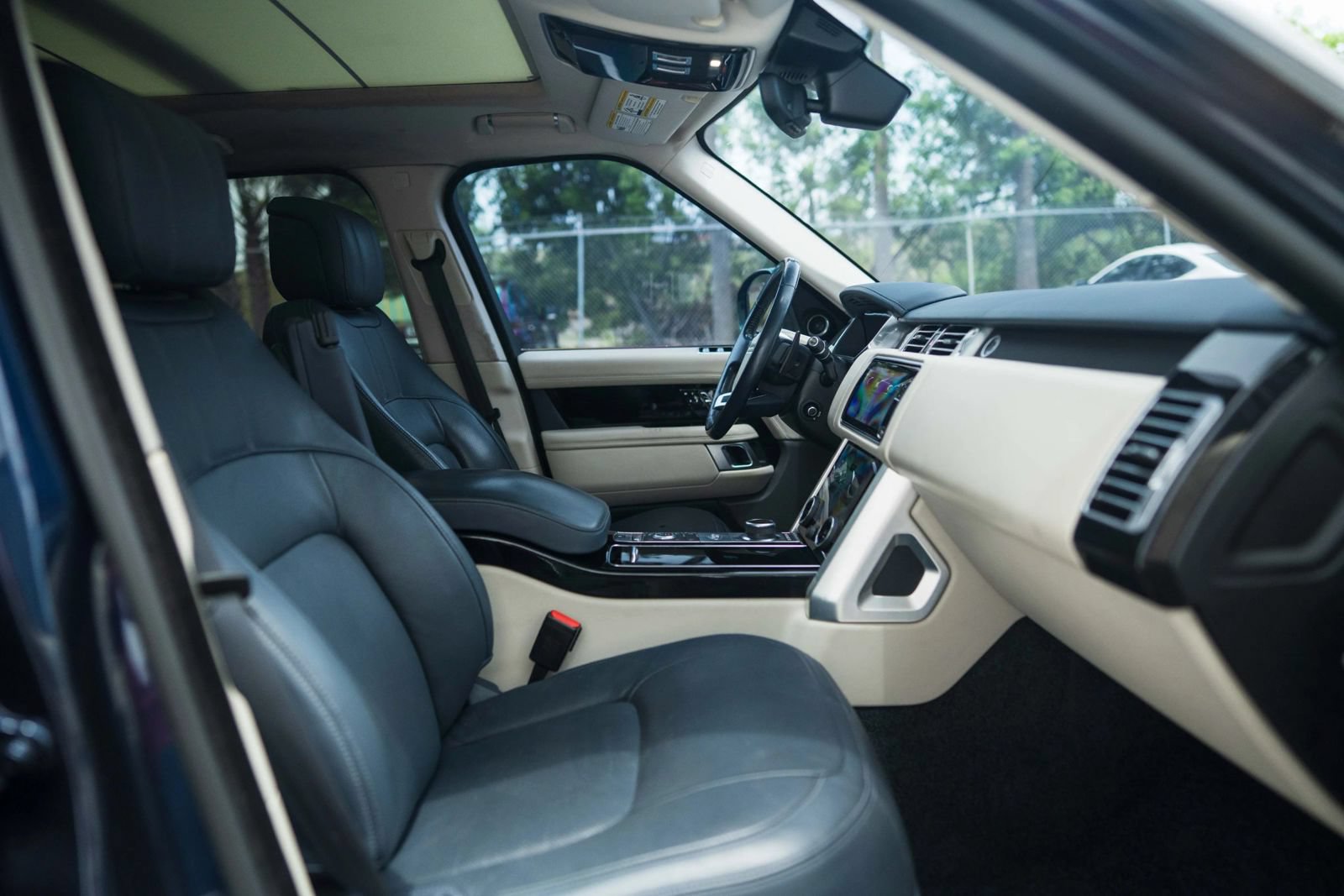 Used 2018 Land Rover Range Rover Supercharged AWD/4WD image 32