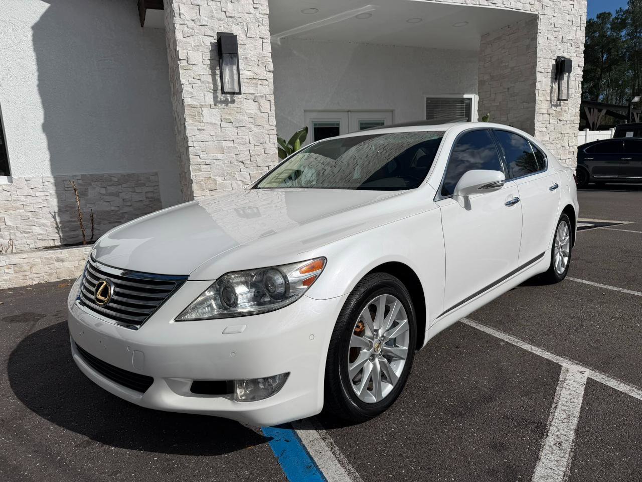 Used 2011 Lexus LS 460 AWD w/ Comfort Pkg image 3