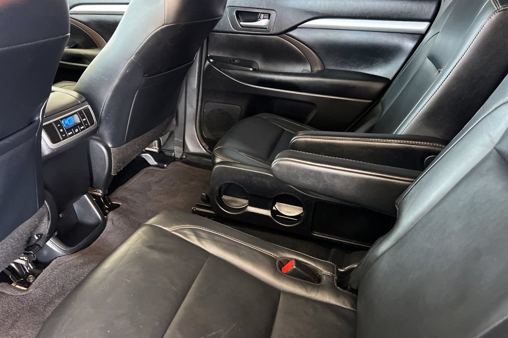 Certified 2018 Toyota Highlander XLE w/ Carpet Mat Package (TMS) FWD image 14