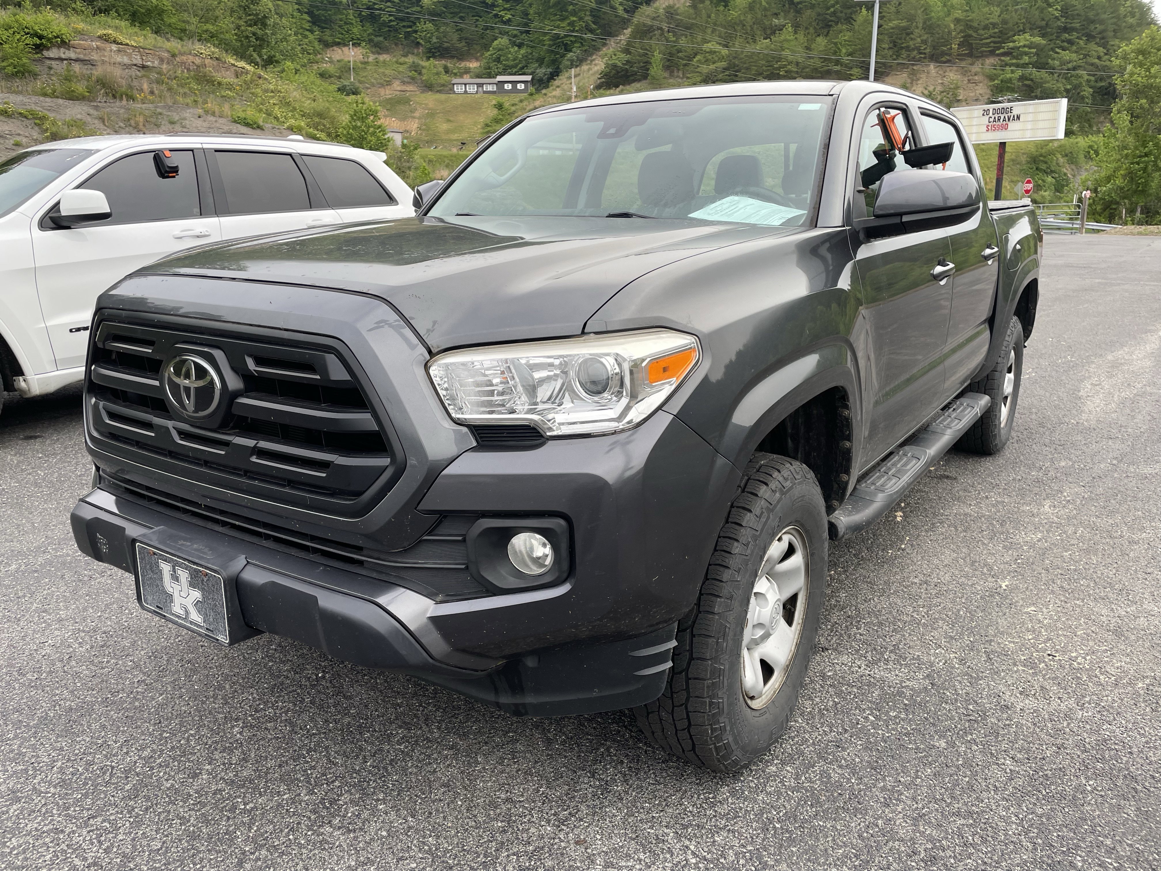 Used 2018 Toyota Tacoma SR w/ SR Convenience Package AWD/4WD image 5