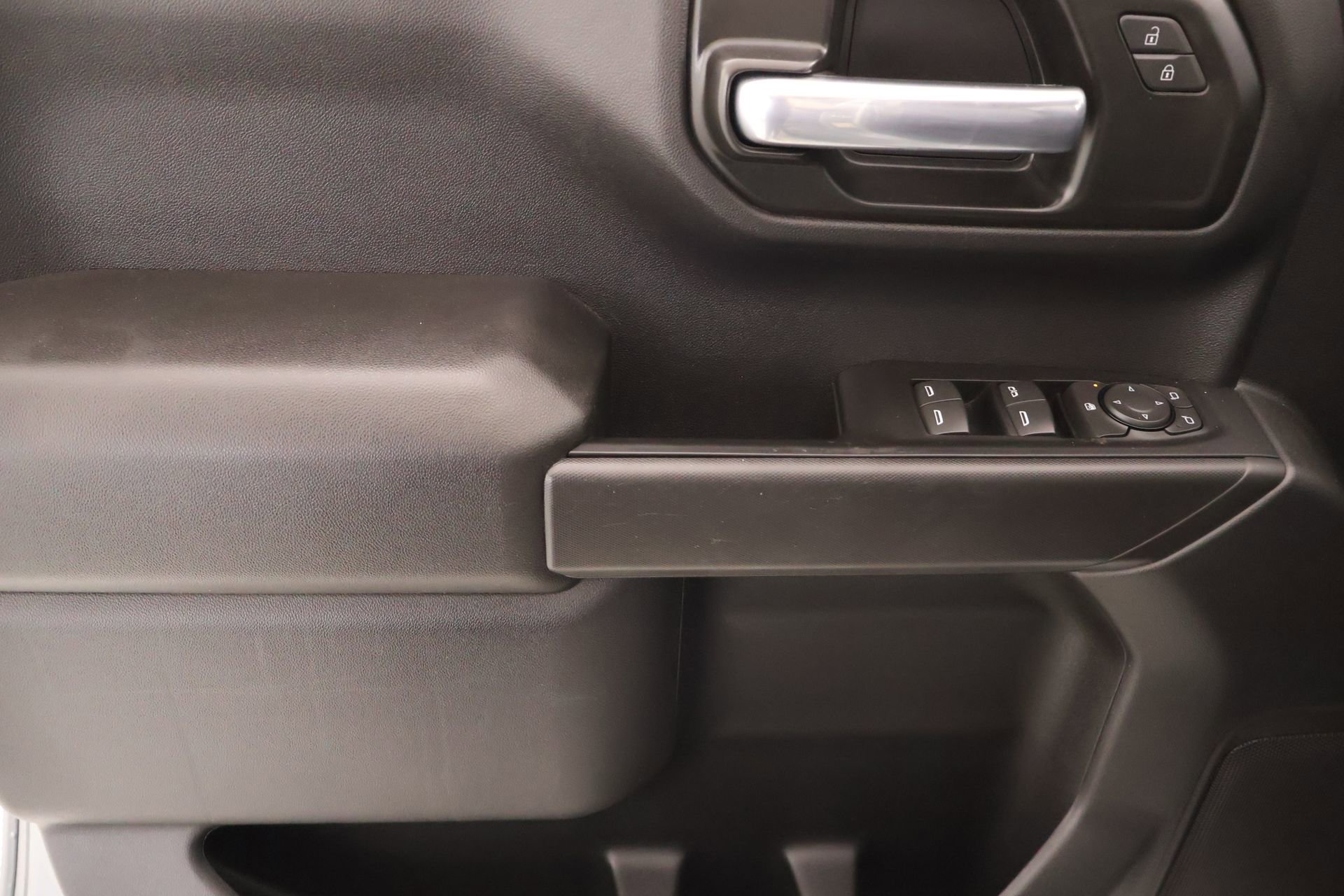 Used 2025 Chevrolet Silverado 1500 Custom RWD image 13