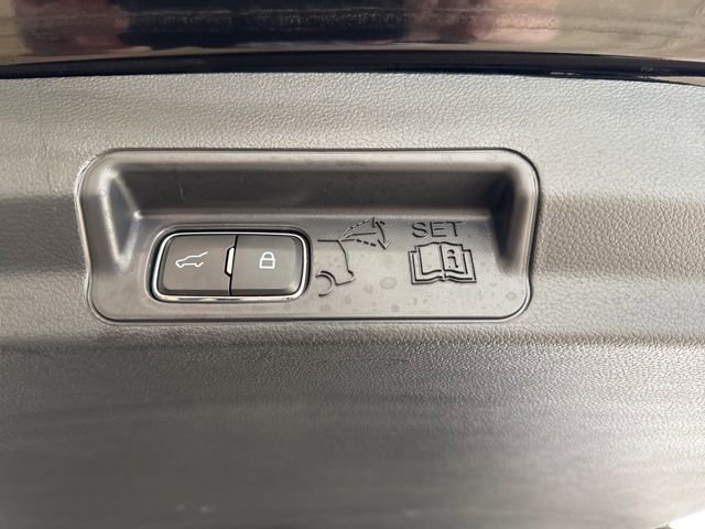 Used 2025 Ford Explorer Active AWD/4WD image 34