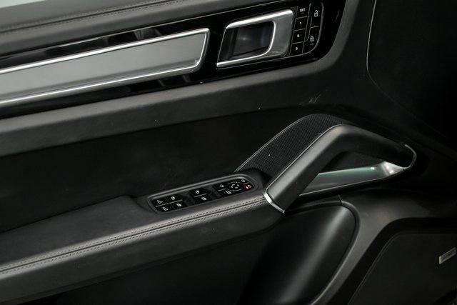 Used 2020 Porsche Cayenne Turbo image 9