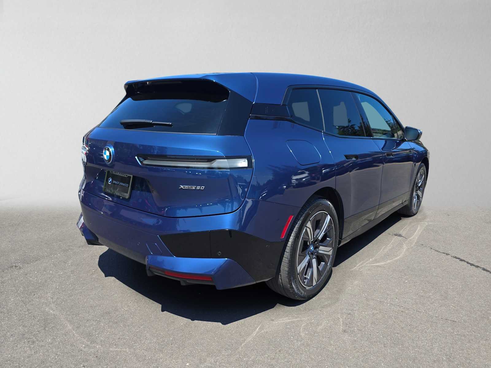 Used 2024 BMW iX xDrive50 w/ Sport Package AWD/4WD image 3