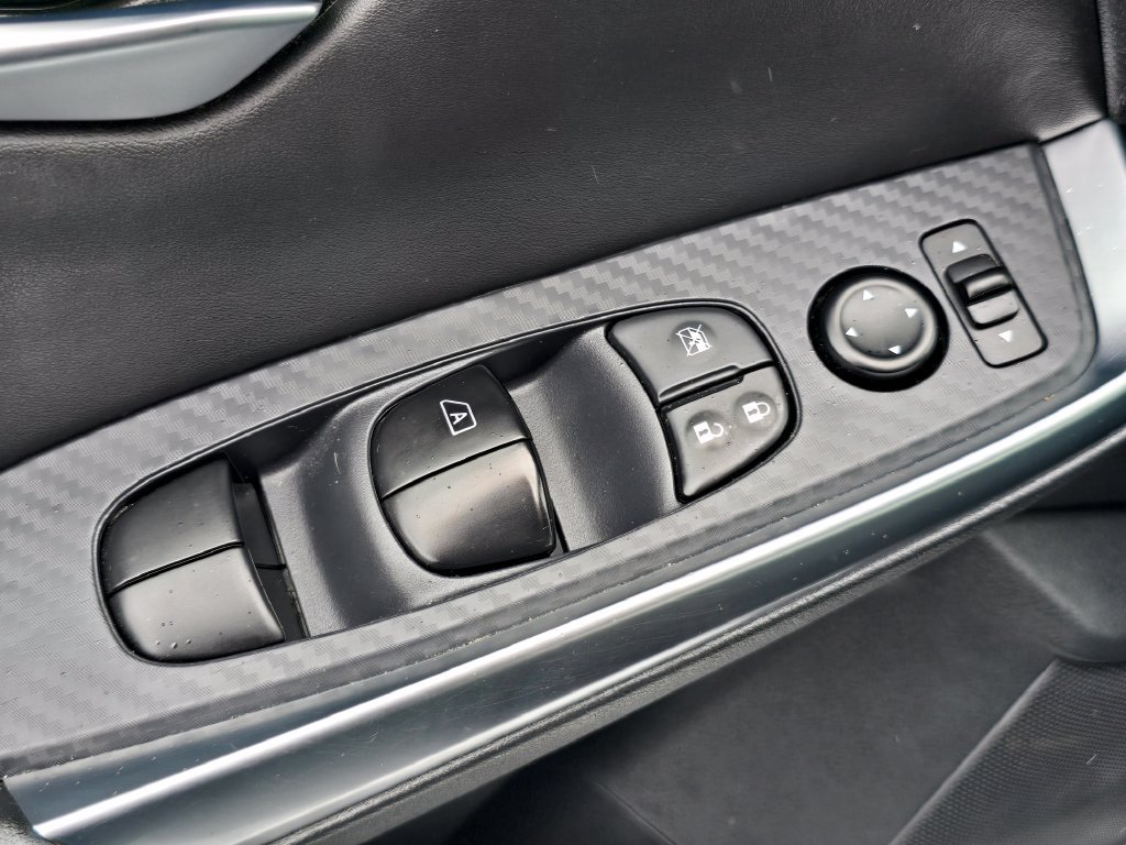 Used 2025 Nissan Sentra SR FWD image 18